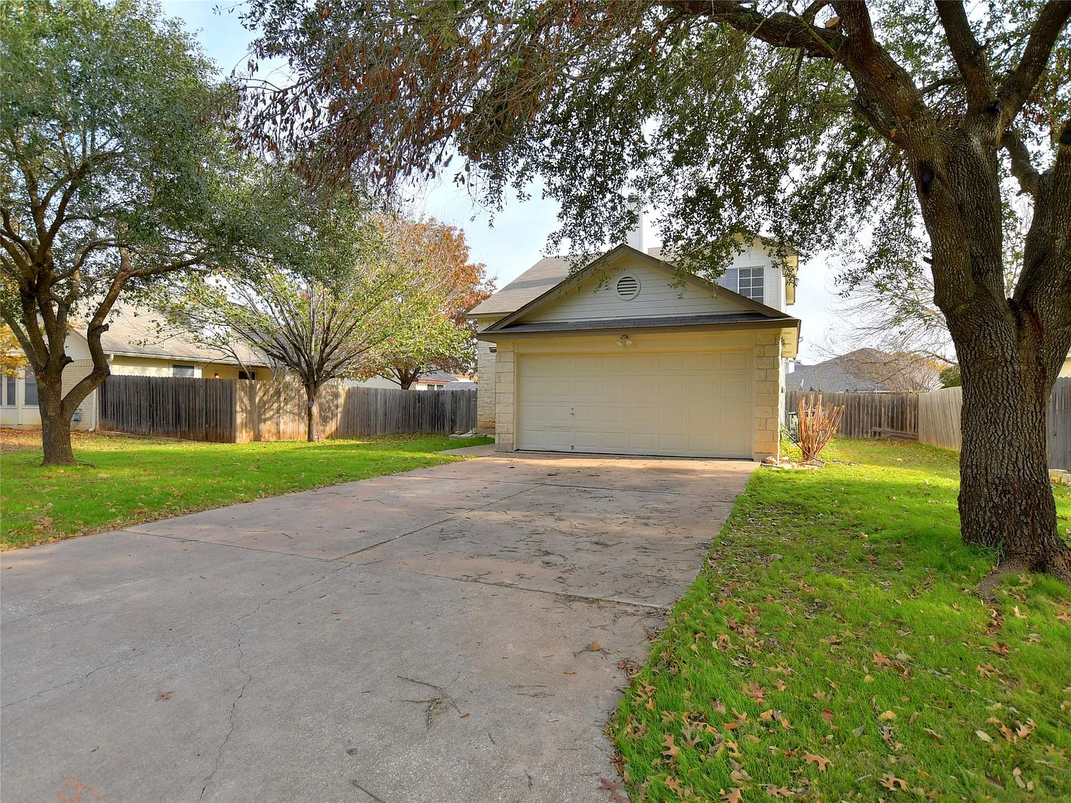 4 bed, 2.5 bath, 1668 sqft, $2,000 — Photo 3