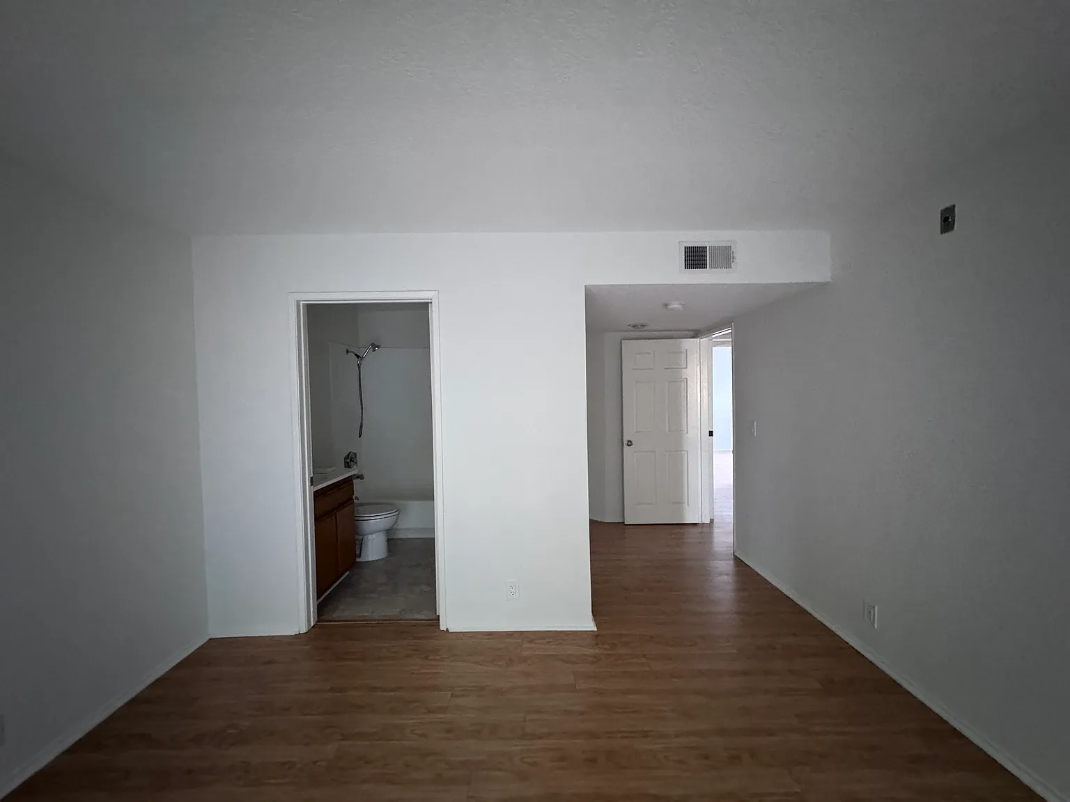 4434 Fulton Ave — Photo 3