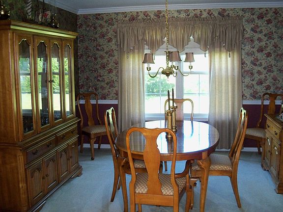 3rd image of 143 Ascot Ct