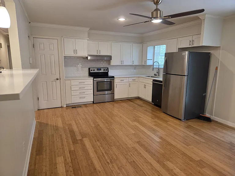 1106 N Hughes St — Photo 8