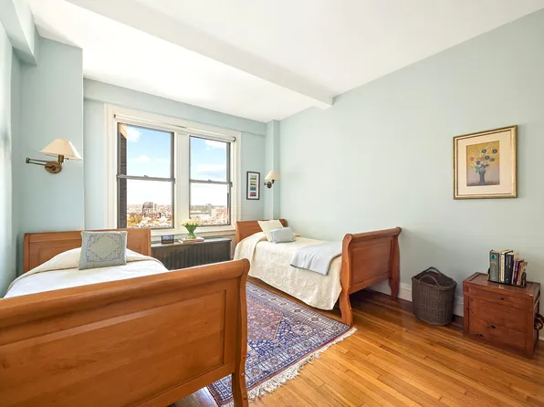 135 Eastern Parkway image 14 of 20