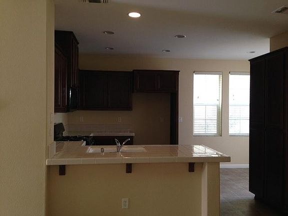5th image of 711 Wapello Cir