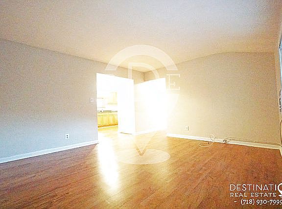 4th image of 106 Mann Ave #1