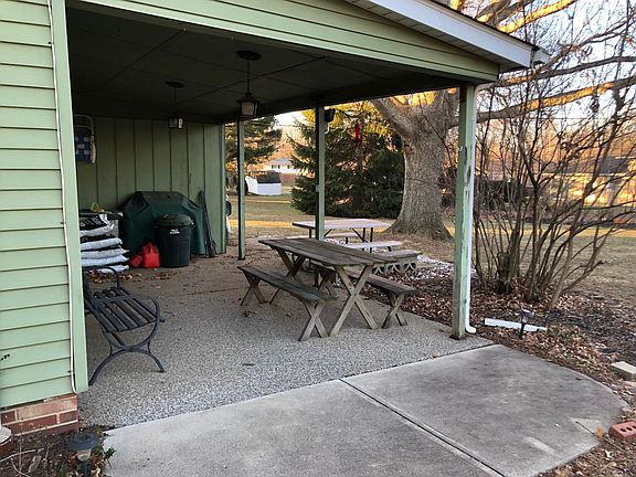 3rd image of 1213 N Skyline Dr