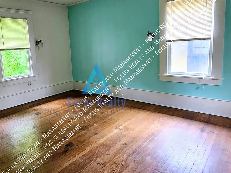 460 Hudson Ave — Photo 7