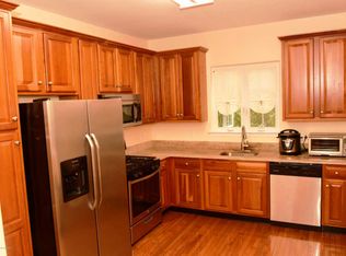 32 Limerick Ln, Phillipsburg, NJ 08865