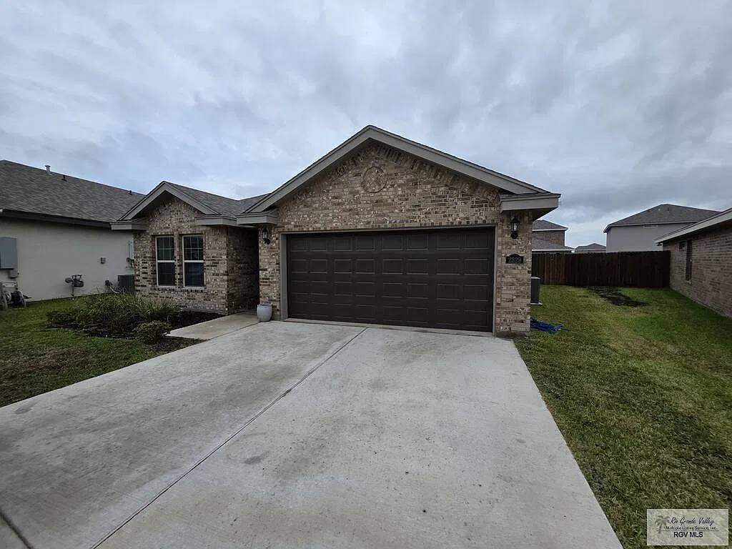3 bed, 2.0 bath, 1475 sqft, $2,000 — Photo 3