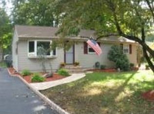 42 Oak Ln, New Egypt, NJ 08533