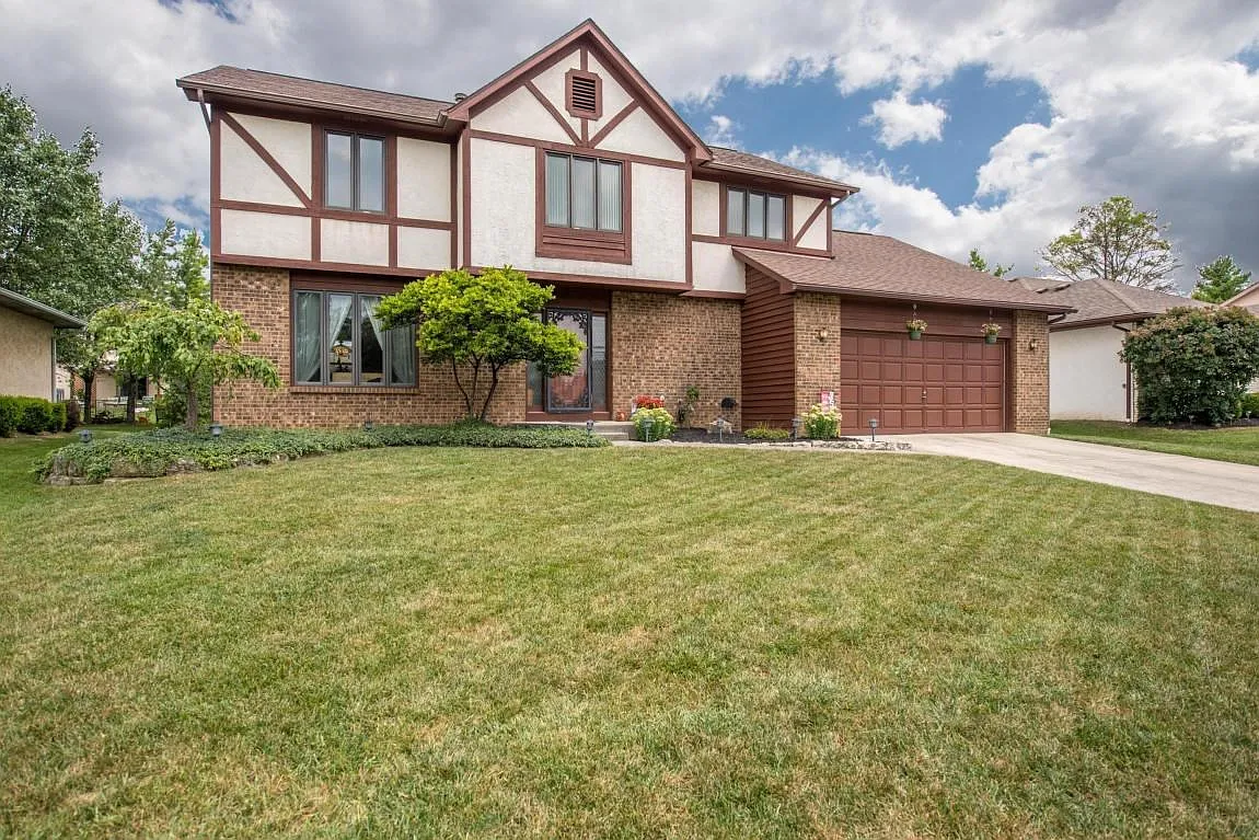 2406 Parkview Dr photo 1