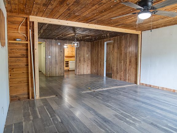 5th image of 805 12th St NE