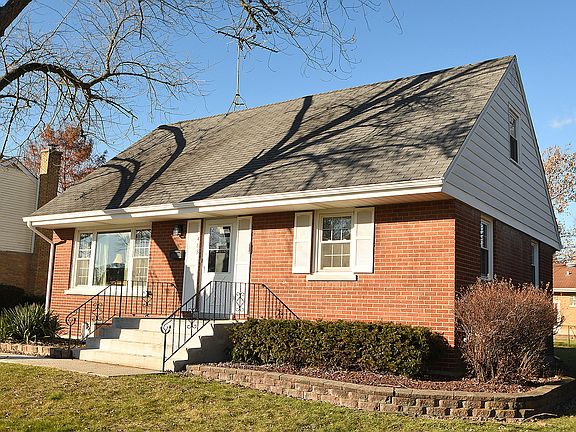 2nd image of 483 Longwood Ct