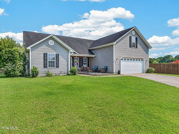 3rd image of 102 Pinyon Court