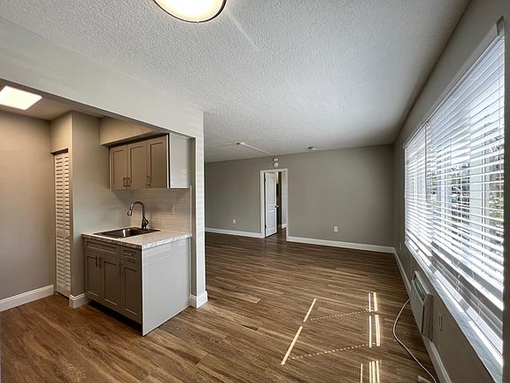 3rd image of 1735 NE 124th St #301