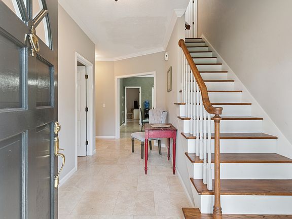 3rd image of 323 Sandcastle Ln