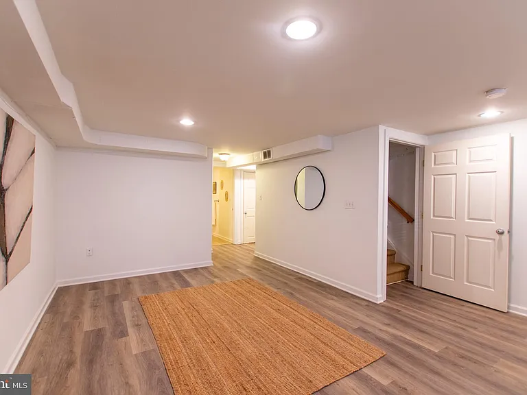 1921 Poplar St #1 — Photo 12