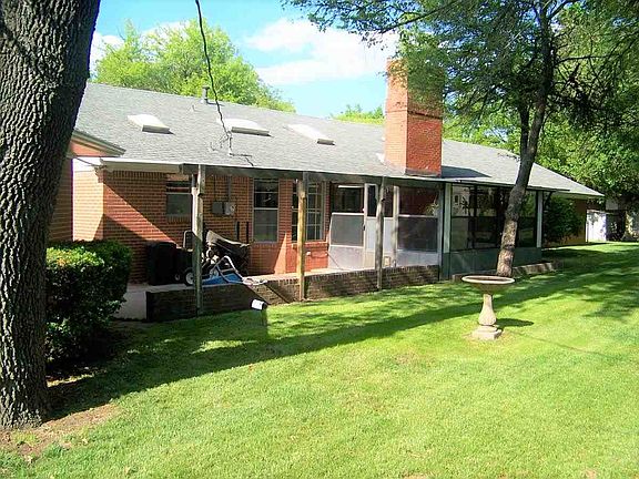 3rd image of 36 Woodlands Dr