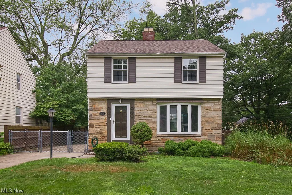 1820 Oakmount Rd photo 1