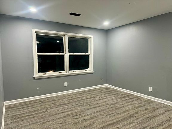 2nd image of 635 N Elmwood Dr APT 3