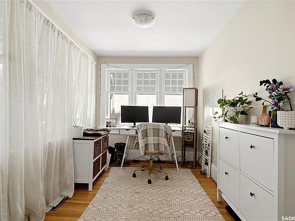 4th image of 76 Angus CRESCENT