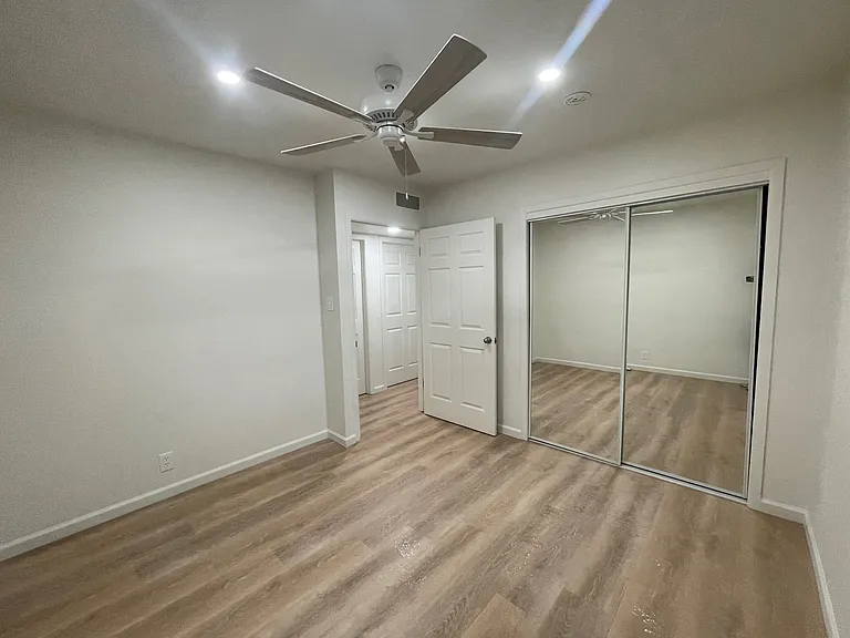 2405 Tamarac Dr — Photo 14