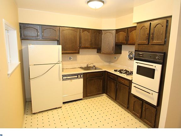 3rd image of 9871 Frankford Ave