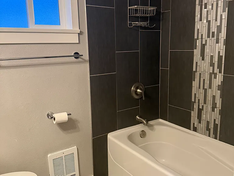 11615 Sheridan Ave S — Photo 16