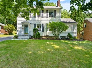 136 Century Dr, Syracuse, NY 13209
