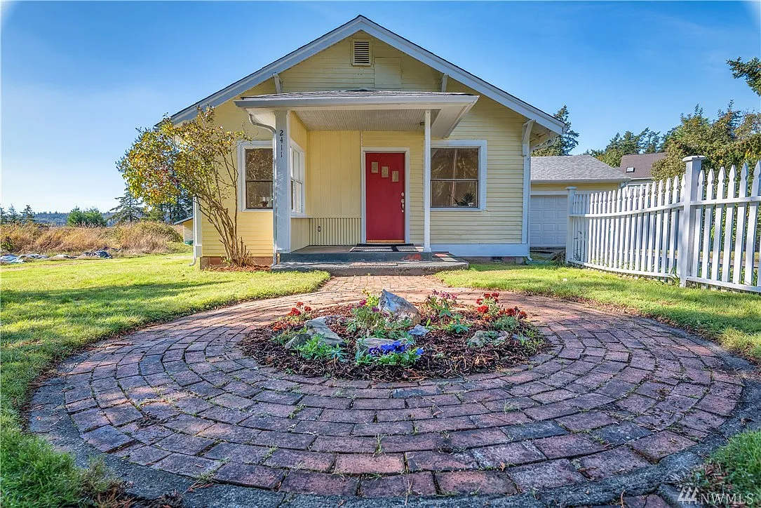 2411 Dodd St photo 1