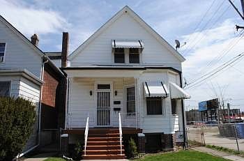 1st image of 3615 N Artesian Ave #2