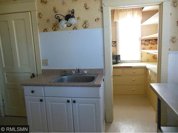 3rd image of 301 Ash Ave S
