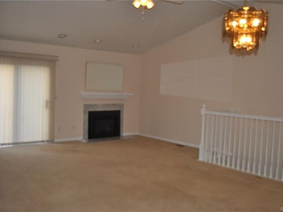 5th image of 42187 Starlite Ct #18