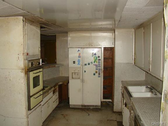 3rd image of 27519 Esterbrook Ave