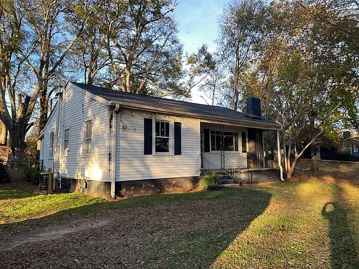 2 bed, 1.0 bath, $1,100 — Photo 1