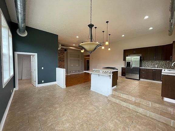 2nd image of 16840 Main St #2