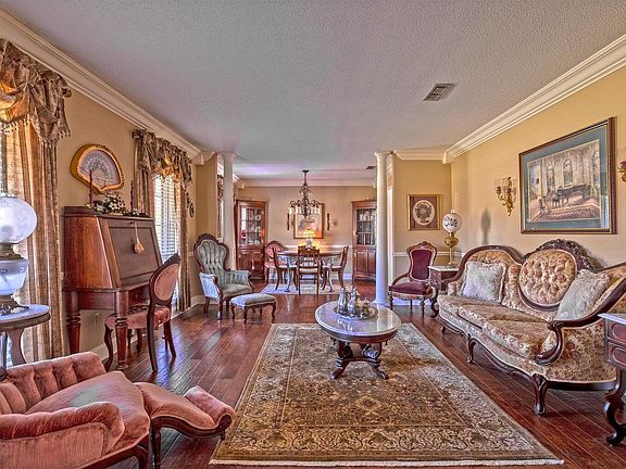 5th image of 7642 Padgett Ln