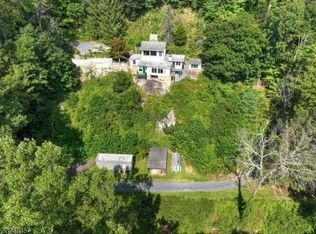 197 Mountain Lake Rd, Belvidere, NJ 07823