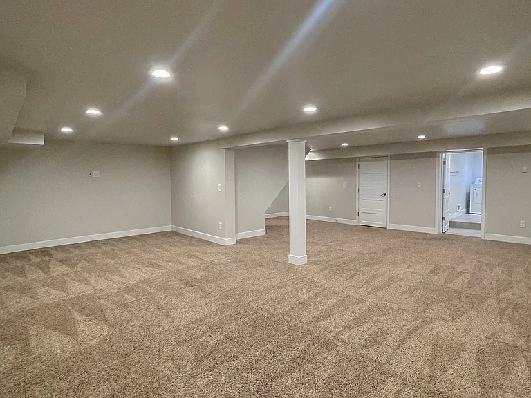 709 N I St #11 — Photo 9
