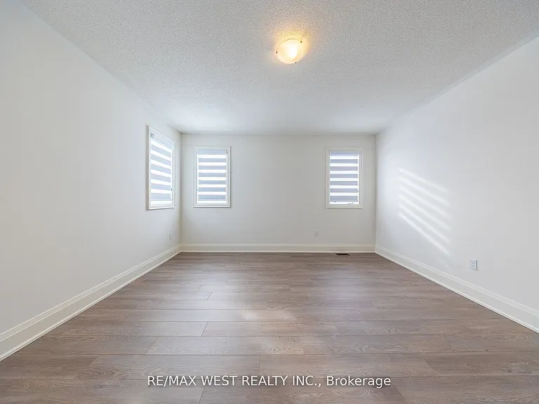 2215 Crystal Dr — Photo 23