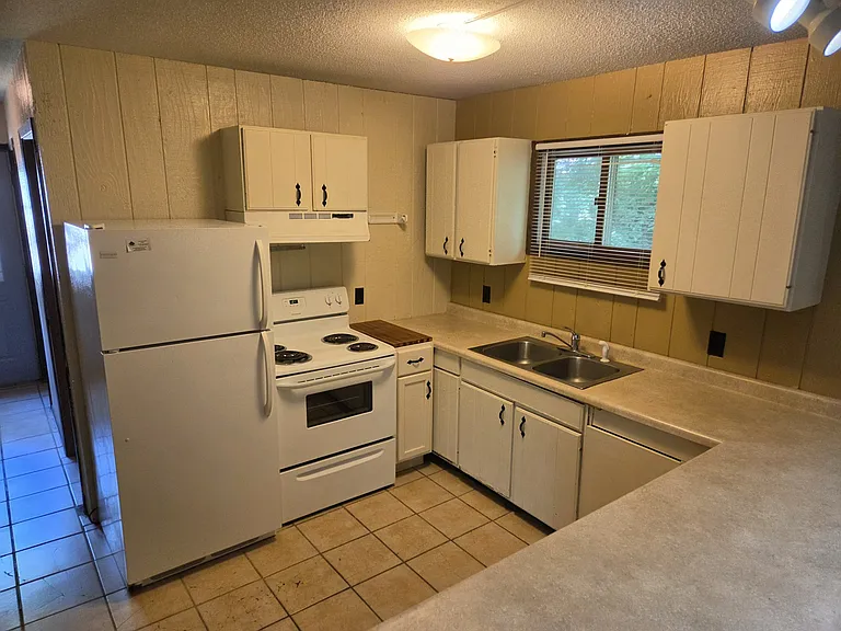 1014 16th Ave E — Photo 1