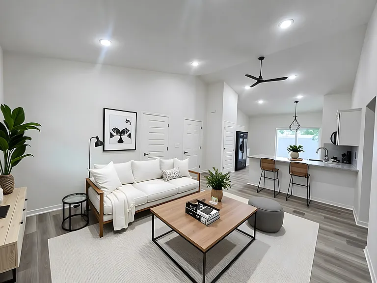 Luxury unit with 12' vaulted ceiling