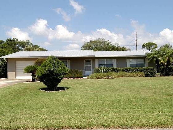 2nd image of 1380 SE Starfish Ln