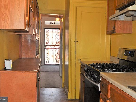 4th image of 631 Girard St NE