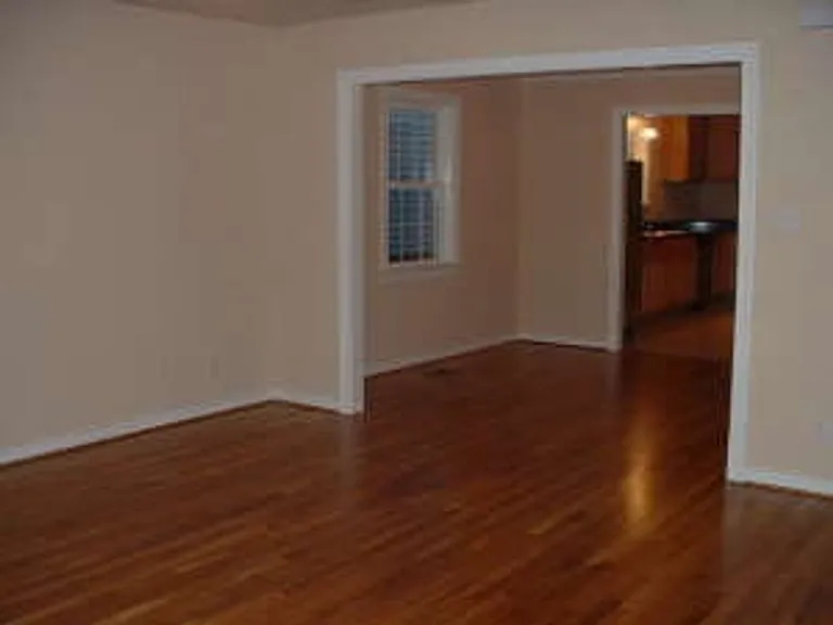 2114 Parkwood Ave — Photo 2