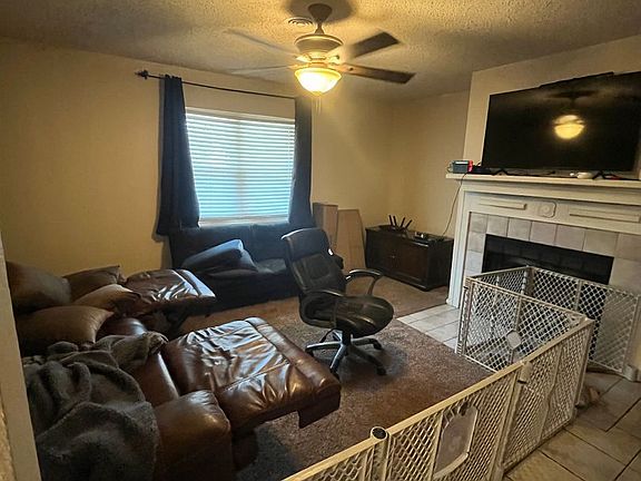2nd image of 1525 Marsalis Dr