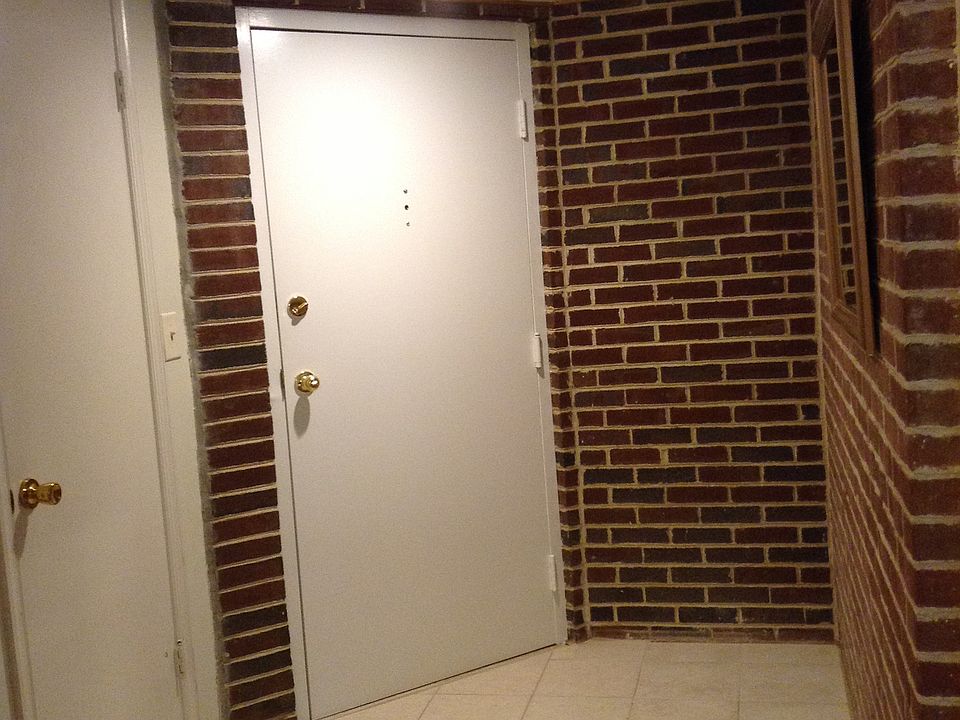 Entry (inside)