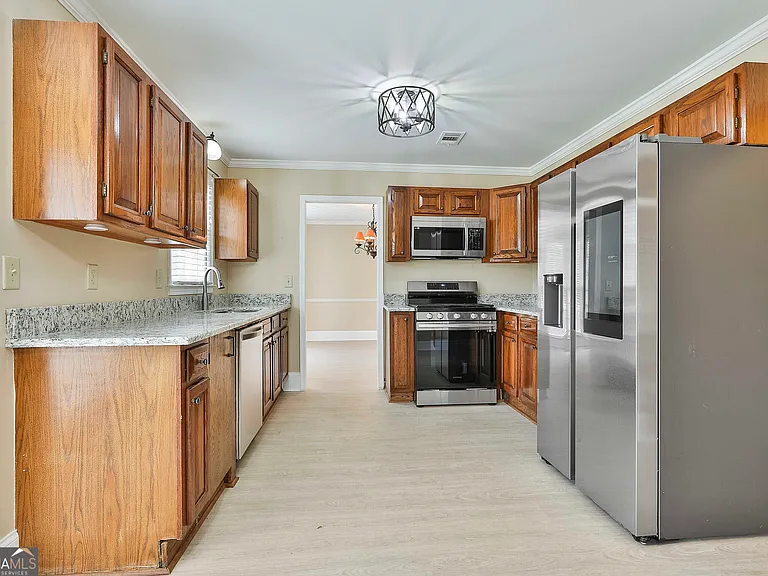 544 Sullivan Rd — Photo 13