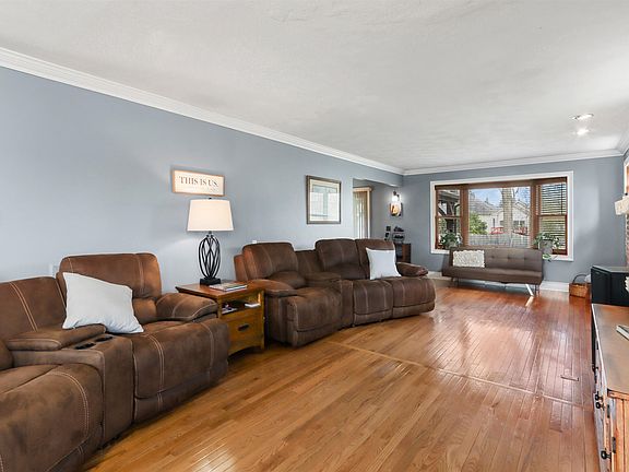 3rd image of 481 Sue Ann Dr