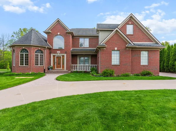 1348 Larayne Dr, Troy, MI 48085