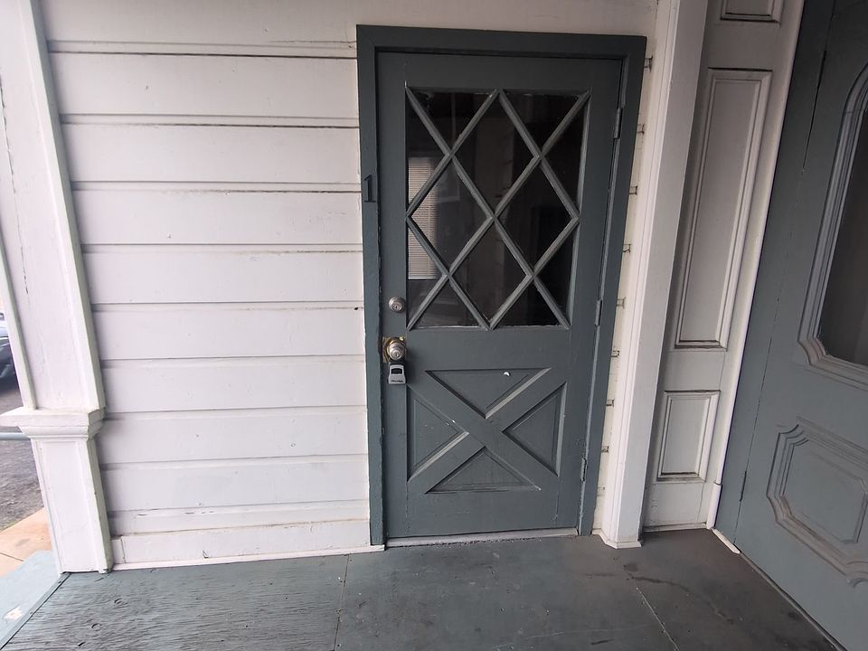 1st image of 221 E Pine St APT 1