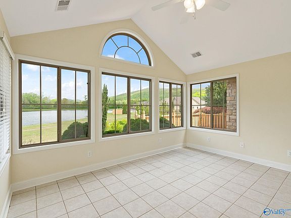 4th image of 12 Laurel Ln #12